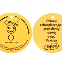 Żółty okrągły znak z napisem "ZDROWA STOPA" i uśmiechniętą stopą. Obok informacja o obuwiu Befado.