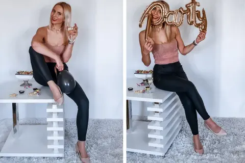 Blondynka w błyszczącym topie i czarnych legginsach pokazuje, jak się ubrać na domówkę. Trzyma balon z napisem "party".