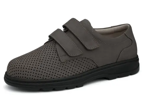 Szare, perforowane buty na rzepy. Mają za szerokie buty po bokach, co zapewnia komfort.