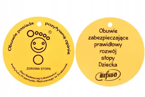 Żółty okrągły znak z napisem "ZDROWA STOPA" i uśmiechniętą stopą. Obok informacja o obuwiu Befado.