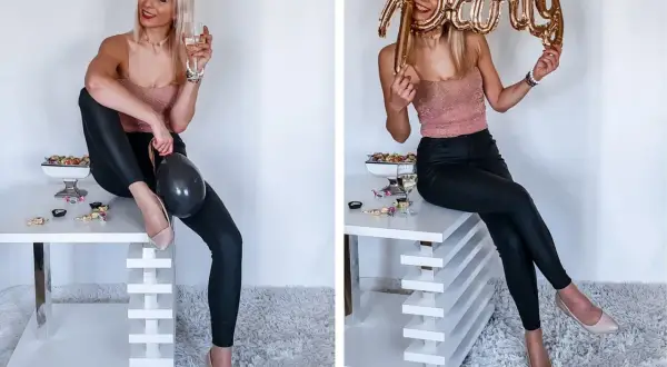 Blondynka w błyszczącym topie i czarnych legginsach pokazuje, jak się ubrać na domówkę. Trzyma balon z napisem "party".