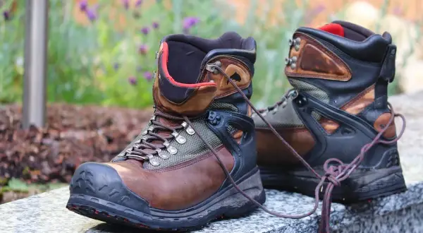 Solidne buty trekkingowe, gotowe na przygodę. Czy buty się rozchodzą? Zobaczymy po pierwszych kilometrach!