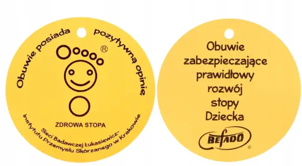 Żółty okrągły znak z napisem "ZDROWA STOPA" i uśmiechniętą stopą. Obok informacja o obuwiu Befado.