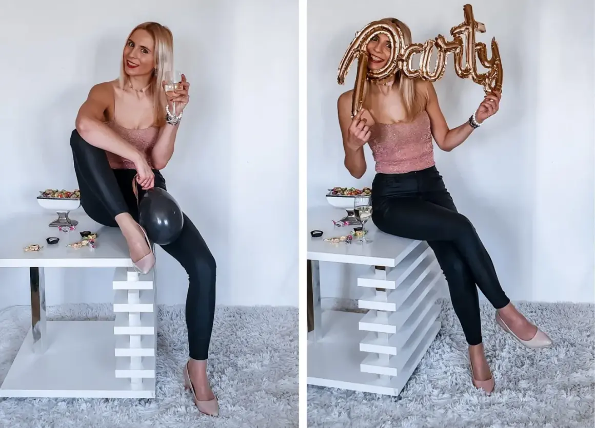 Blondynka w błyszczącym topie i czarnych legginsach pokazuje, jak się ubrać na domówkę. Trzyma balon z napisem "party".