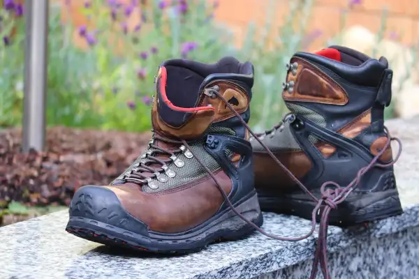 Solidne buty trekkingowe, gotowe na przygodę. Czy buty się rozchodzą? Zobaczymy po pierwszych kilometrach!